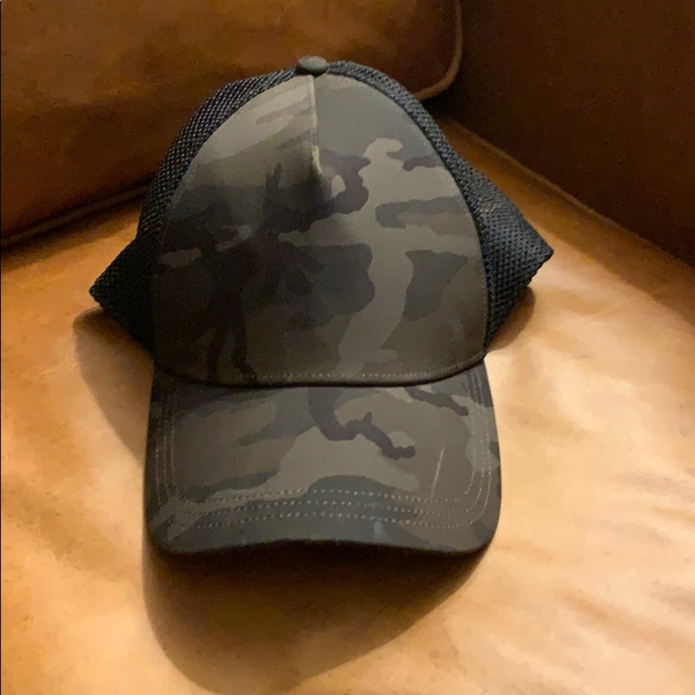 Rare, sold out, camo Lululemon trucker hat green